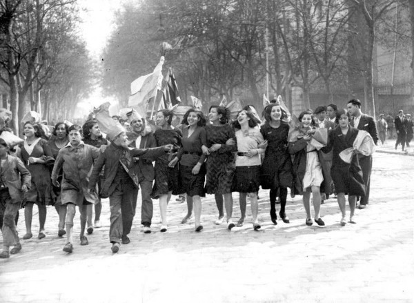 Imagen de un grupo de mujeres en una manifestación