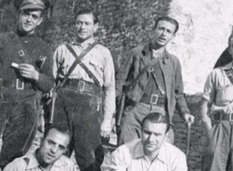 Foto antigua de algunos integrantes del Batallón